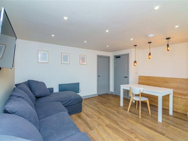 24 Malvern Road, Newsome, Huddersfiel.