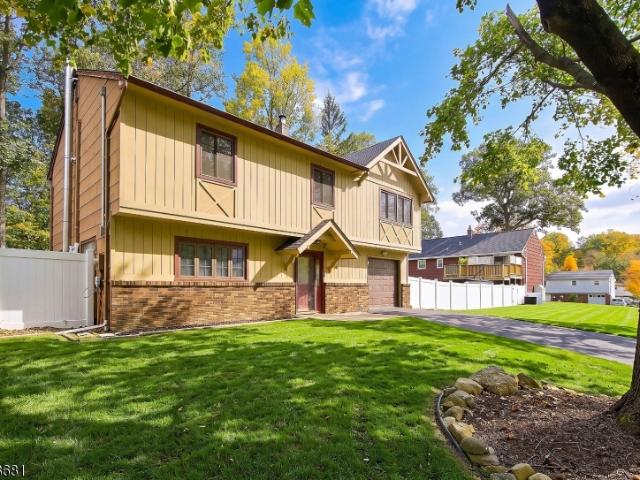 24 Mead Rd