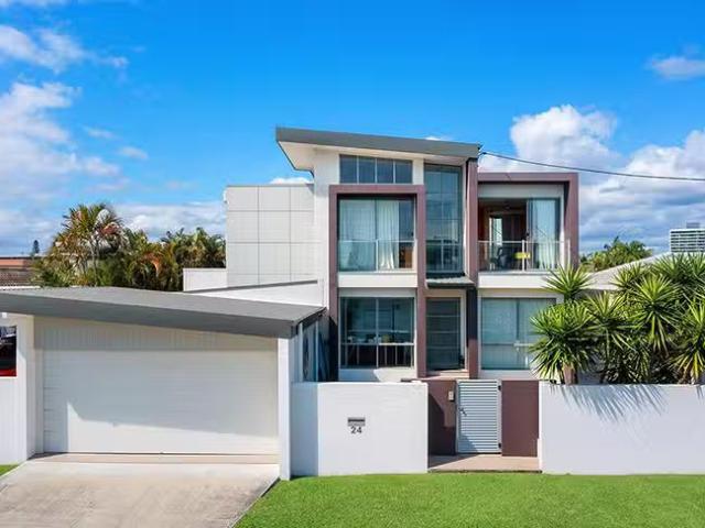 24 Merrimac Boulevard, Broadbeach Waters, QLD 4218