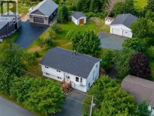 24 Middle Ridge Road, Conception Bay South, NL, A1X 6B8 hous.