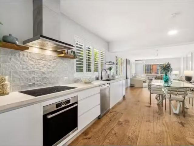 2/4 Oakes Place, North Bondi Apartment for rent Listed by Ver.