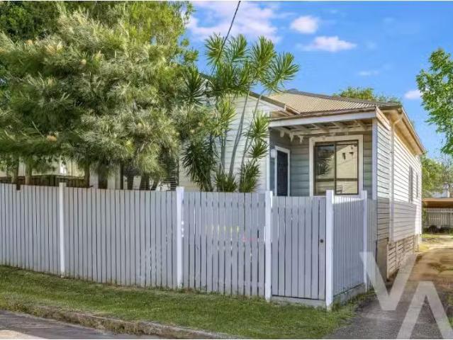 24 Omara Street, Mayfield East House for rent Listed by Josie.