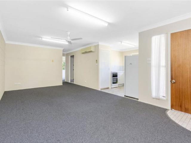 2/4 O'Shanesy Street, Koongal