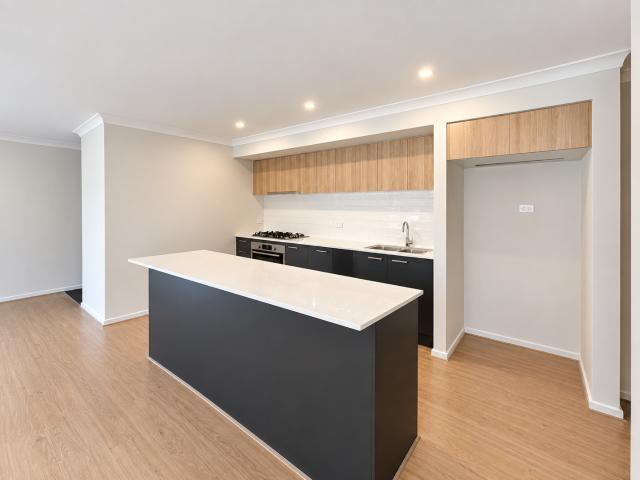 24 Petersfield Way Donnybrook, VIC 3064