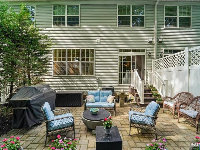 24 Pineview Drive