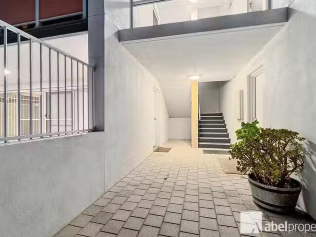 2/4 Pollard Street, Glendalough, WA 6016