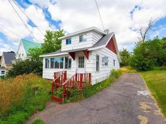24 Pleasant Street, Springhill, NS, B0M 1X0 house for sale.