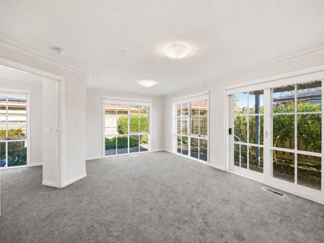 2/4 Quarry Road, MITCHAM