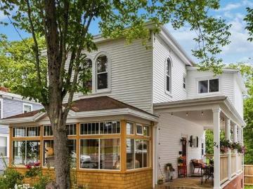 24 Queen Street, Bridgewater, NS, B4V 1P1 house for sale | Listing ID 202614 | Royal LePage