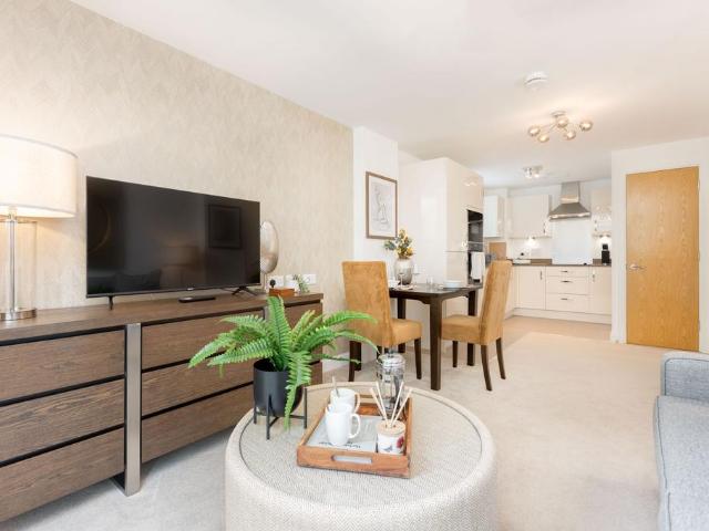 24 Queens Road, Weybridge KT13 1 bed retirement property to rent £3,250 pcm £750 pw