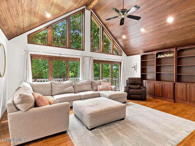 24 Red Pine Ct
