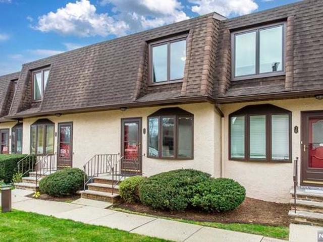 24 Riv Rd, 2 beds, 3 full baths
