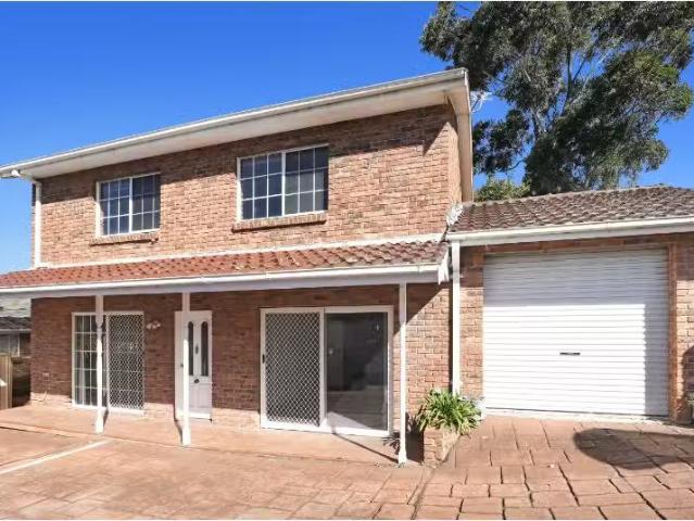 2/4 Ryan Lane, FIGTREE Townhouse for rent Listed by Fitzgeral.