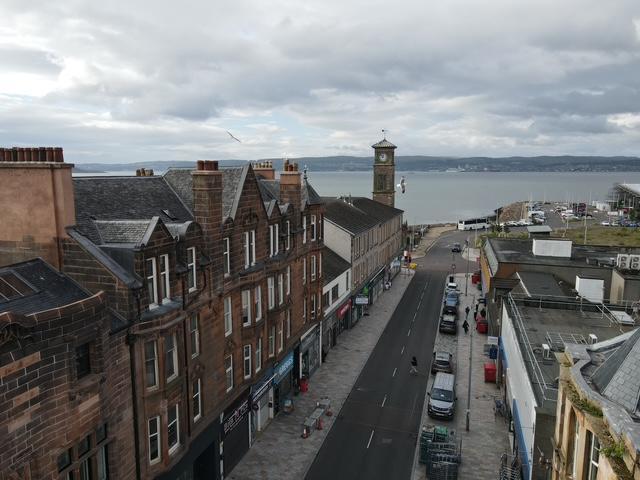24 Sinclair Street, Flat 1/2L. 1 bed flat to rent £700 pcm £162 pw
