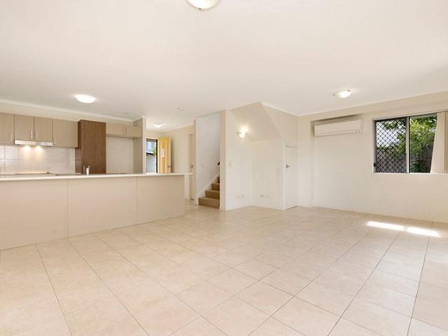 2/4 South Vickers Road Condon, QLD 4815