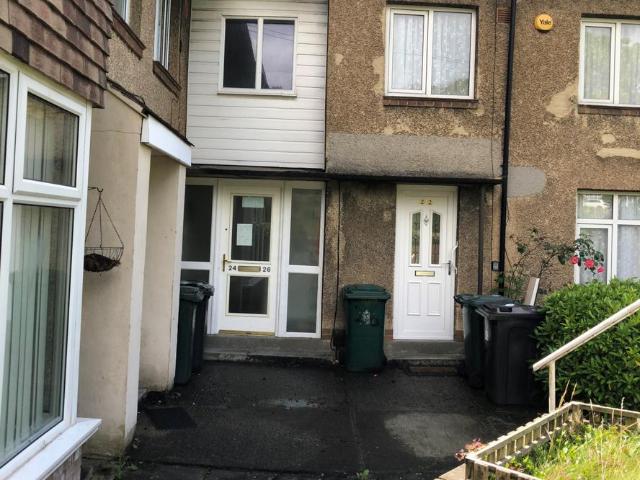 24 Squire Green, BD8 9PT 2 bed flat to rent £800 pcm £185 pw