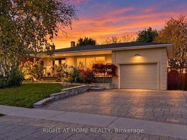 24 Stonedene Boulevard, Toronto, ON, M2R 3C7 house for sale | Listing ID C13885 | Royal LePage