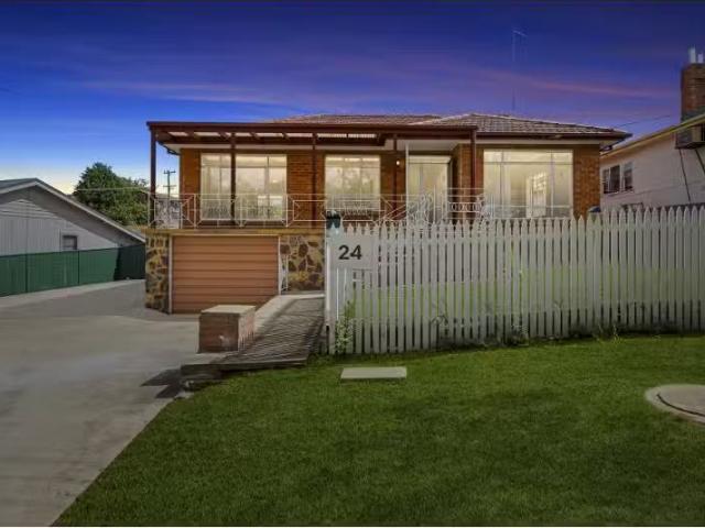 24 Sunnybar Parade, KARABAR House for rent Listed by For Rent.