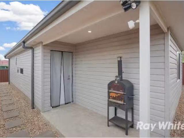 24a Barr Street, COLYTON House for rent Listed by Samantha Jo.