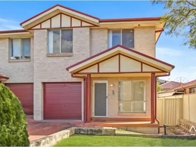 24A Kenyon Crescent, Doonside Townhouse for rent Listed by Ga.
