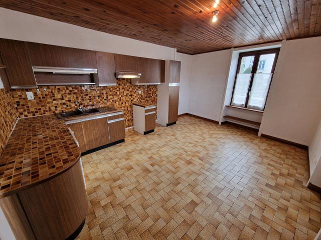 24JG1090 Appartement 3 pièce s + garage