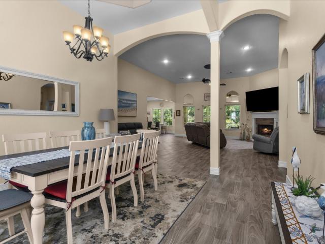 2504 W Green Briar Drive