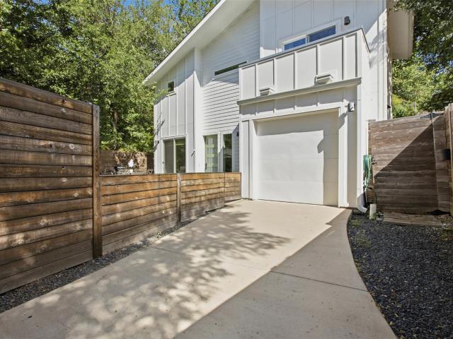 2505 E 11th St # 2