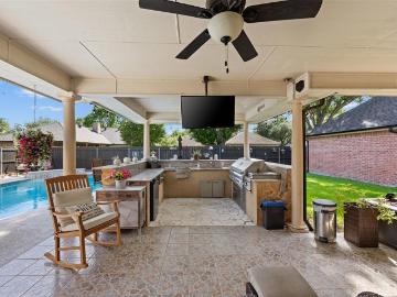 2505 Inverrary Drive