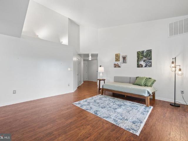 2506 Coach House Way # 3C