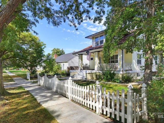 2506 W Woodlawn Ave
