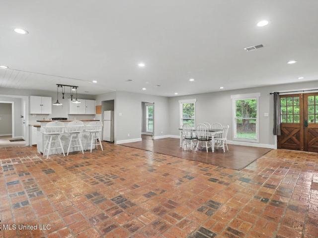 2500 Mamie Lane