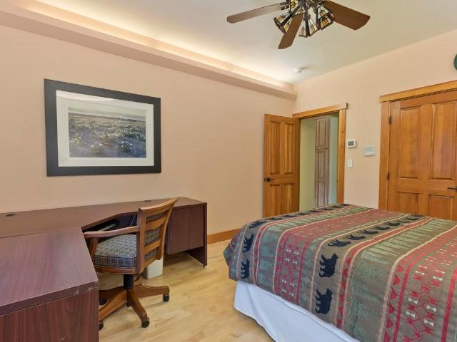 2500 Old Mammoth Rd, Mammoth Lakes, CA 93546 | MLS #250665