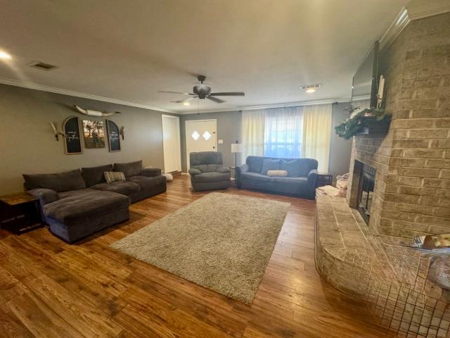 2500 E Houston Ave, Crockett, TX 75835 | MLS #33500