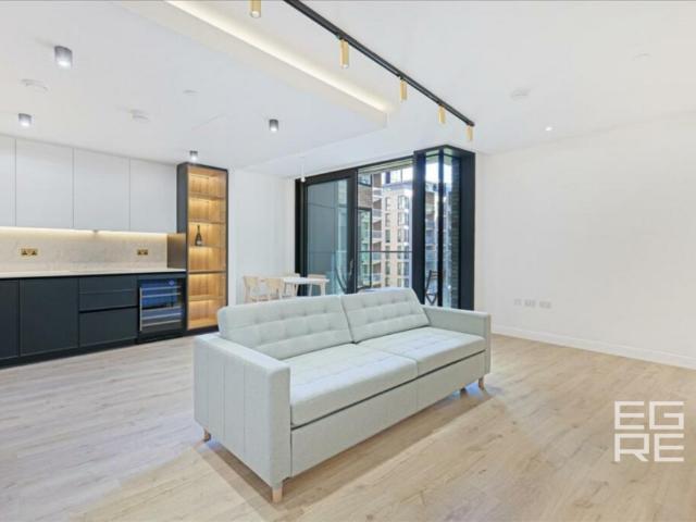 250 City Road, London EC1V 2 bed apartment to rent £4,300 pcm £992 pw