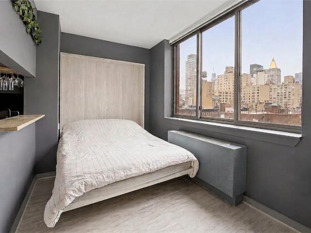 250 East 30th Street, New York, NY