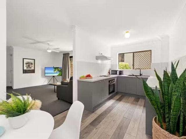 2/50 Knowsley Street, GREENSLOPES, QLD 4120 Unit for Rent