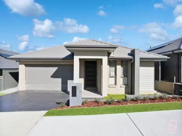 250 Hakone Road, WOONGARRAH House for rent Listed by Craig An.