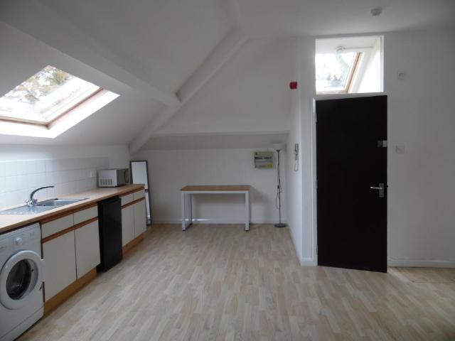 250 LONDON ROAD, LEICESTER LE2 1 bed penthouse to rent £800 pcm £185 pw