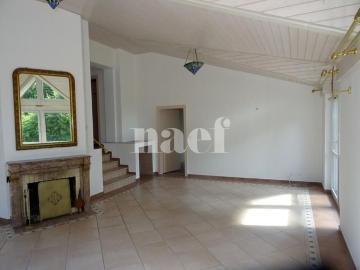 250 m²
