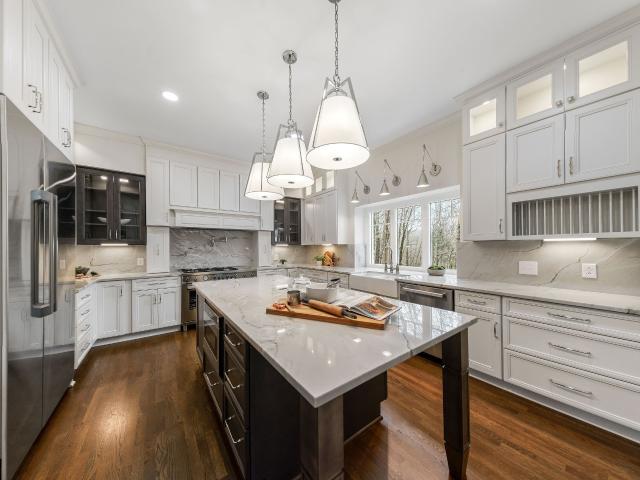 250 W Laurel Ave