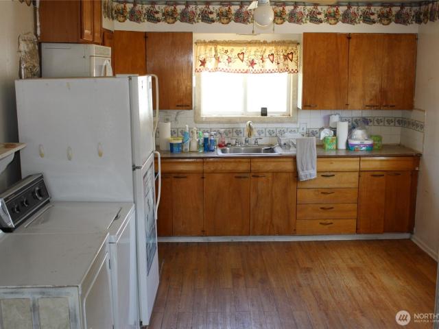 250 W May Avenue