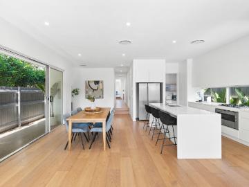 250m walk to beach Prime Location