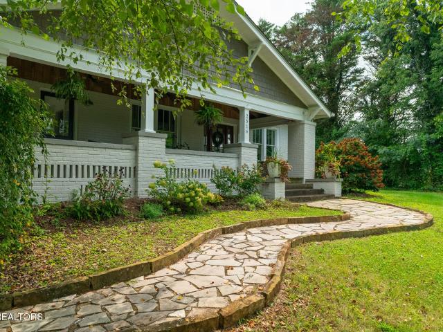 2516 Maple Drive