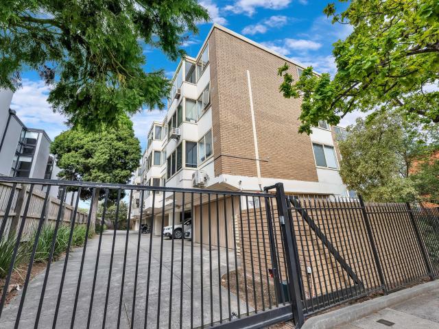 25/16 Kensington Road, South Yarra