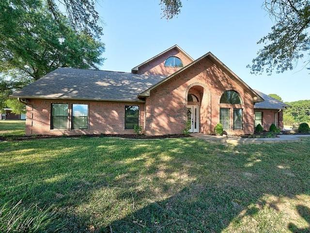 2517 County Road 2110, Hooks, TX