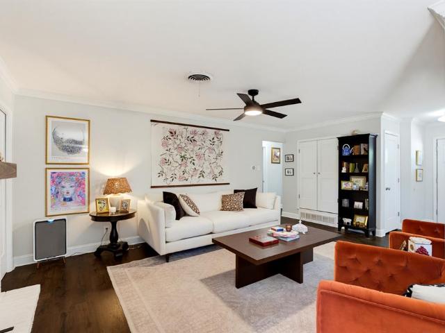 2517 S Elmwood