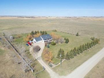 Wheatland County, Alberta - Garden, Fireplace
