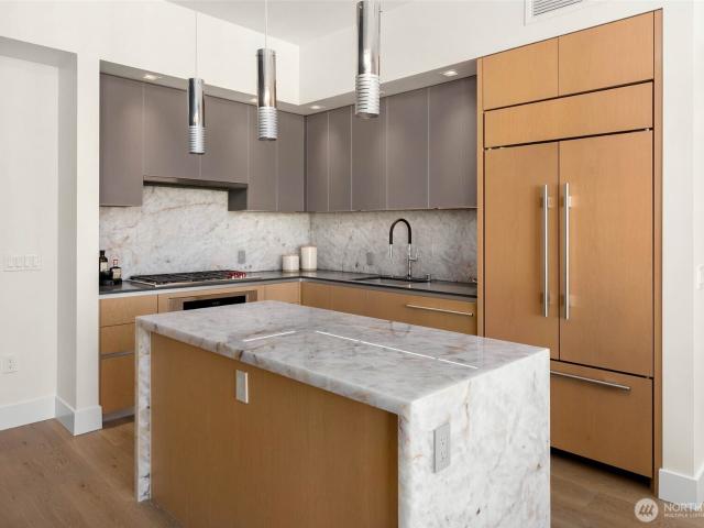2510 6th Ave, Unit 3902, Seattle, WA 98121 | MLS #2511