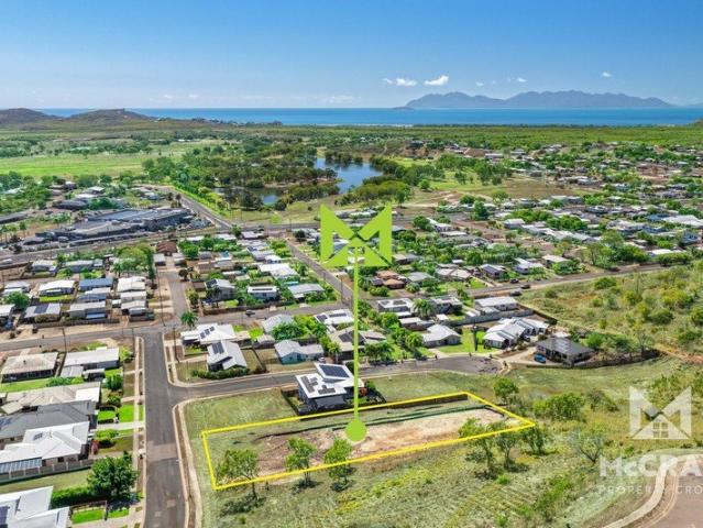 2511m2 IN THE HEART OF BOWEN WITH MAGICAL OCEAN VIEWS