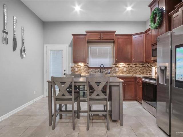 2512 E Imperial Oaks Drive